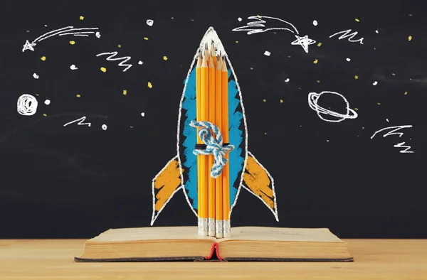 Vissza Ehhez Iskola Fogalmát Rakéta Vázlat Ceruza Mint Osztálytermi Tábla — Stock Fotó
