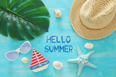 Görüntü deniz yaşam tarzı nesnelerle seyahat tatil tropikal ve yaz. Üstten görünüm