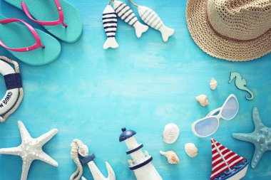 Görüntü deniz yaşam tarzı nesnelerle seyahat tatil tropikal ve yaz. Üstten görünüm