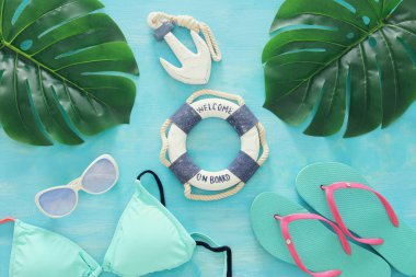 Görüntü deniz yaşam tarzı nesnelerle seyahat tatil tropikal ve yaz. Üstten görünüm