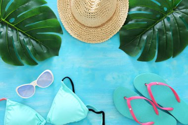 Görüntü deniz yaşam tarzı nesnelerle seyahat tatil tropikal ve yaz. Üstten görünüm