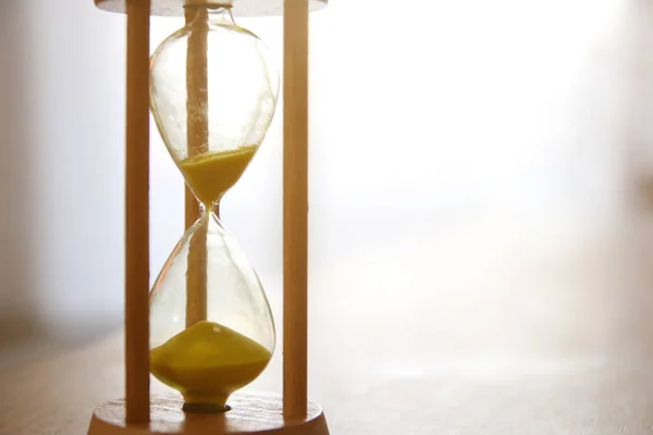 Hourglass Έννοια Πέρασμα Του Χρόνου Για Την Προθεσμία Των Επιχειρήσεων — Φωτογραφία Αρχείου