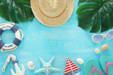 Görüntü deniz yaşam tarzı nesnelerle seyahat tatil tropikal ve yaz. Üstten görünüm