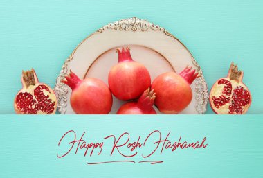Rosh hashanah (Yahudi Yeni Yıl Tatili) konsepti. Nar radyasyon sembolü