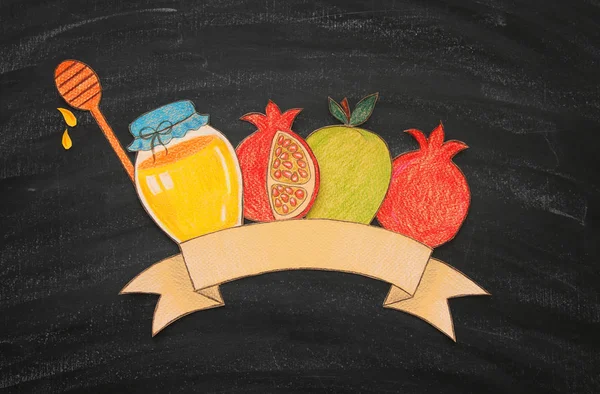 Rosh hashanah (Yahudi yeni yıl tatili) kavramı. Geleneksel semboller şekilleri kağıttan kesilmiş ve boyalı