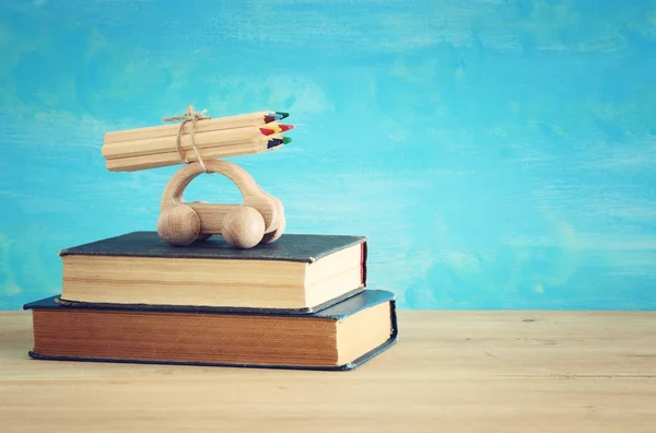 Back School Concept Wooden Toy Car Colorful Pencils Roof Stack — Stock Photo, Image