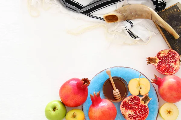 Rosh hashanah (jewish New Year holiday) concept. Traditional symbols. — Stock Photo, Image