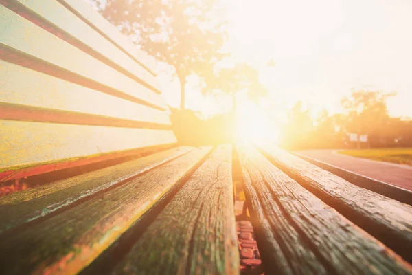 Close Green Wooden Bench Urban Park Sunset Time — Stock Photo, Image