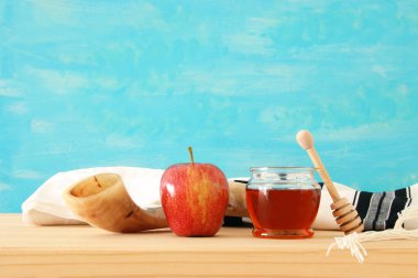 Rosh hashanah (Yahudi Yeni Yıl Tatili) konsepti. Nar radyasyon sembolü