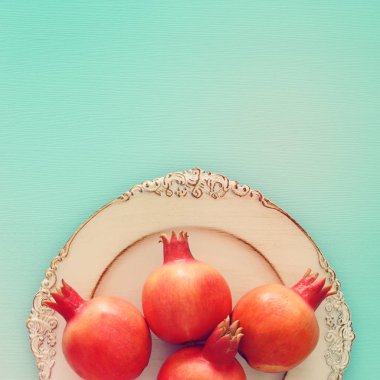 Rosh hashanah (Yahudi Yeni Yıl Tatili) konsepti. Nar radyasyon sembolü