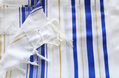 Dua şal - Tallit, Yahudi dini sembolü beyaz