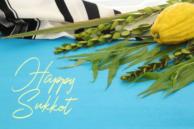 Sukkot Yahudi bayramı. Geleneksel Semboller (dört tür): Etrog, lulav, hadas, arava