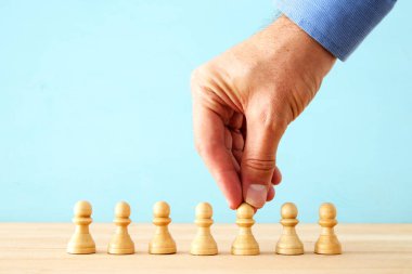 Satranç görüntüsü. İş, rekabet, strateji, liderlik ve başarı kavramı