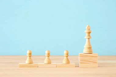 Satranç görüntüsü. İş, rekabet, strateji, liderlik ve başarı kavramı
