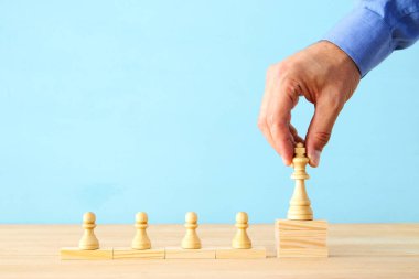 Satranç görüntüsü. İş, rekabet, strateji, liderlik ve başarı kavramı