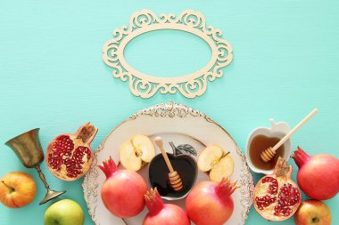 Rosh hashanah (Yahudi Yeni Yıl Tatili) konsepti. Geleneksel semboller