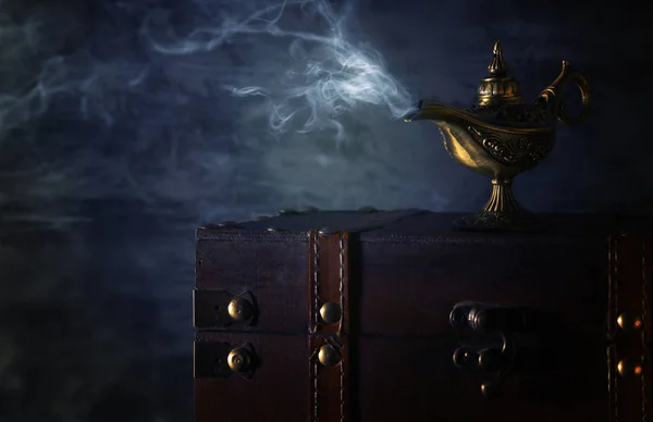 Immagine Magica Misteriosa Lampada Aladino Con Fumo Sfondo Nero Lampada — Foto Stock