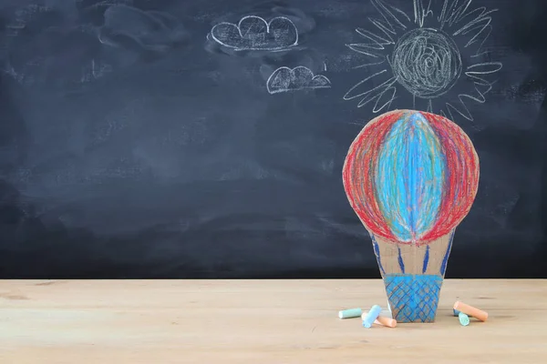 Retour École Ballon Air Chaud Fait Main Carton Sur Fond — Photo