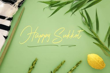 Sukkot Yahudi bayramı. Geleneksel Semboller (dört tür): Etrog, lulav, hadas, arava