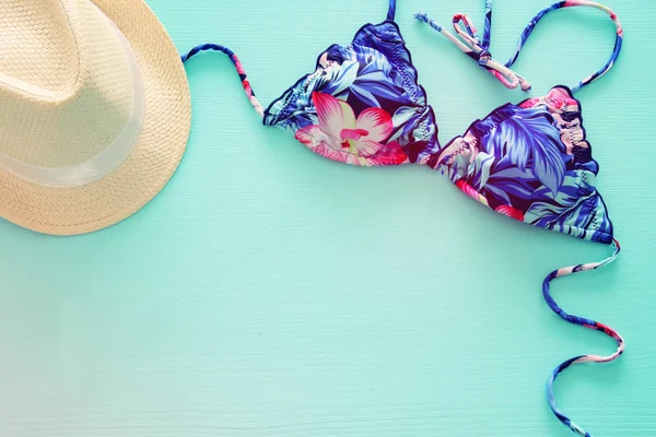 Widok Góry Moda Kobieta Kostium Kąpielowy Bikini Biały Kapelusz Fedora — Zdjęcie stockowe