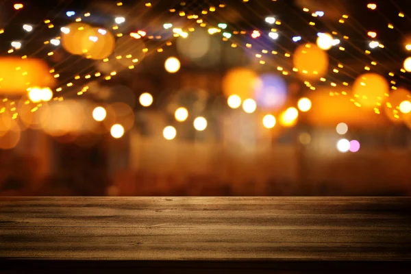 Immagine Tavolo Legno Fronte Astratto Sfocato Ristorante Luci Sfondo — Foto Stock