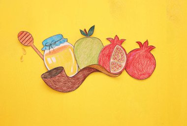 Rosh hashanah (Yahudi yeni yıl tatili) kavramı. Geleneksel semboller şekilleri kağıttan kesilmiş ve boyalı