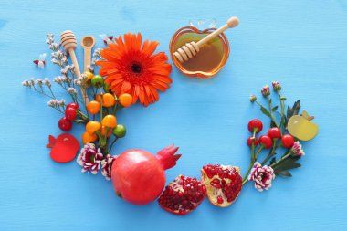 Rosh hashanah (Yahudi Yeni Yıl Tatili) konsepti. Geleneksel semboller