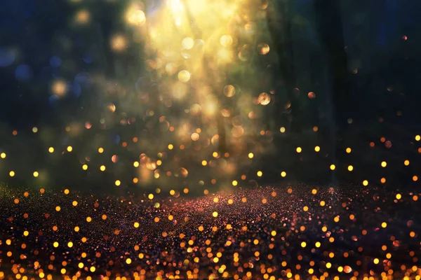Foto Abstrata Borrada Explosão Luz Entre Árvores Luzes Bokeh Dourado — Fotografia de Stock