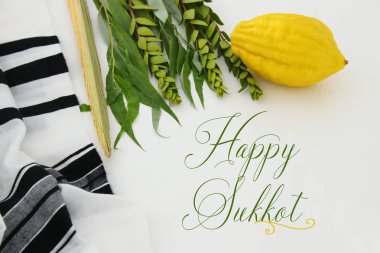 Sukkot Yahudi bayramı. Geleneksel Semboller (dört tür): Etrog, lulav, hadas, arava