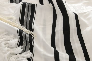 Dua şal - Tallit, Yahudi dini sembolü beyaz