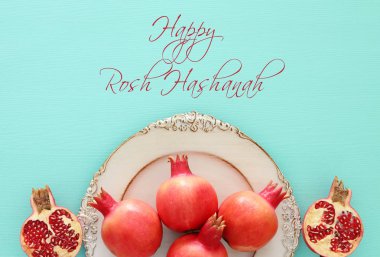 Rosh hashanah (Yahudi Yeni Yıl Tatili) konsepti. Nar radyasyon sembolü.