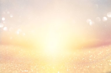 Glitter vintage ışıklar arka plan. Gümüş ve altın. de-odaklı