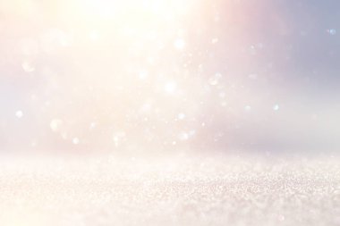 Pırıl pırıl ışıklar arka plan. Gümüş ve beyaz. Odaklanmamış
