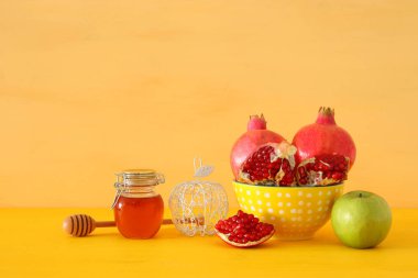 Rosh hashanah (Yahudi Yeni Yıl Tatili) konsepti. Geleneksel semboller