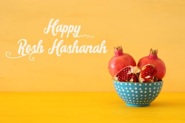 Rosh hashanah (Yahudi Yeni Yıl Tatili) konsepti. Nar radyasyon sembolü
