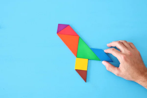 Rakéta Készült Tangram Puzzle Kék Pasztell Fából Készült Háttér — Stock Fotó