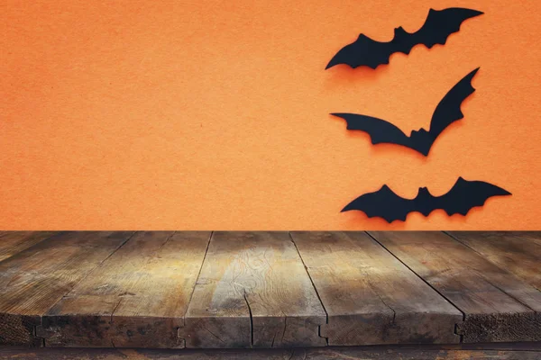 Concept Van Halloween Vakantie Lege Rustieke Tafel Zwart Vleermuizen Achtergrond — Stockfoto
