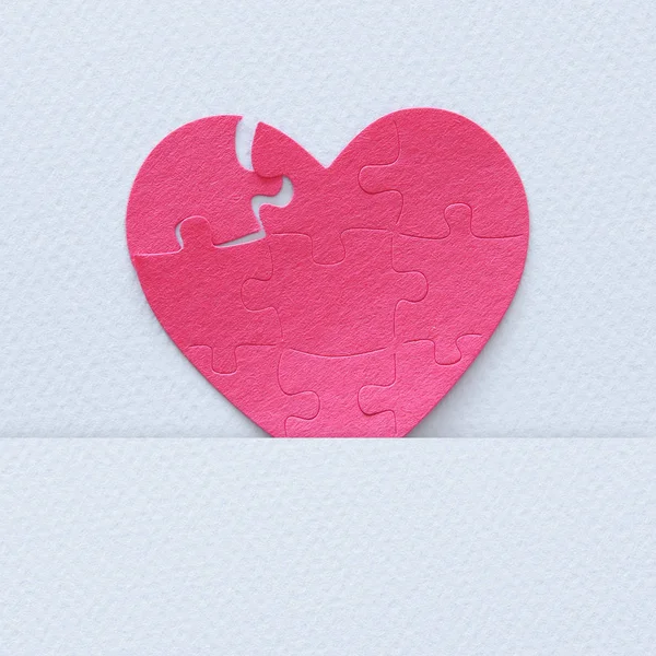 Widok Góry Obraz Papier Różowy Serce Puzzle Brakującym Elementem Białym — Zdjęcie stockowe