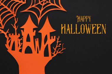 Cadılar Bayramı tatil kavramı. siyah arka plan üzerinde cadı ev perili. Üstten görünüm, düz yatıyordu