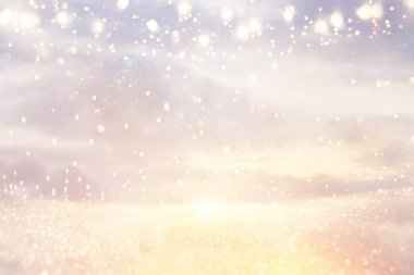 Glitter vintage ışıklar arka plan. Gümüş, mavi, mor ve altın. de-odaklı