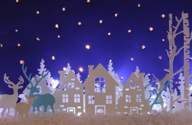 Evler, ağaçlar, geyik ve kar gece yıldızlı gökyüzü arka plan önünde, büyülü Noel kağıt kesme kış arka plan manzara