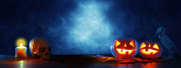 Halloween Semester Konceptet Banner Pumpor Över Träbord Natt Dimmiga Skrämmande — Stockfoto