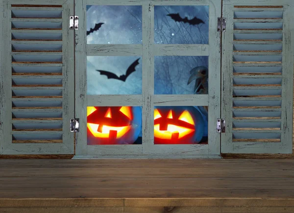 Halloween Semester Koncept Tom Rustika Bord Framför Hemsökta Natt Himmel — Stockfoto