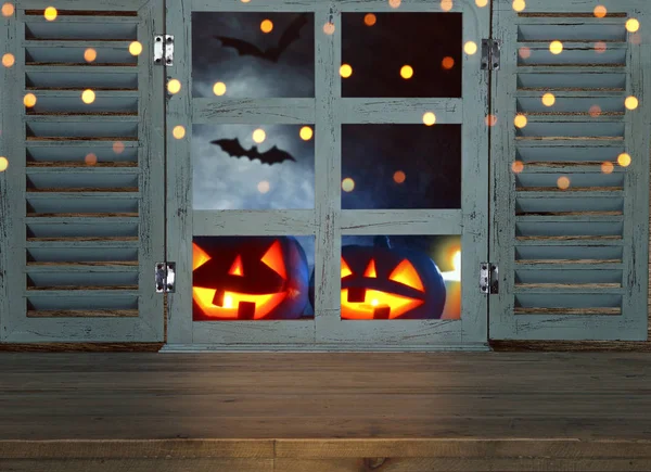 Halloween Semester Koncept Tom Rustika Bord Framför Hemsökta Natt Himmel — Stockfoto