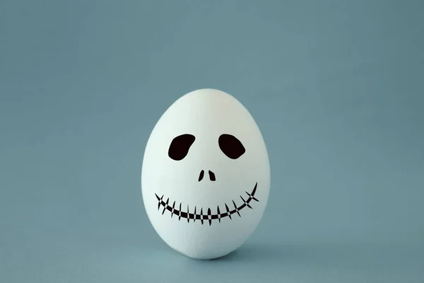 Minimální Legrační Halloween Svátek Koncept Bílek Strašidelné Roztomilý Obličej — Stock fotografie