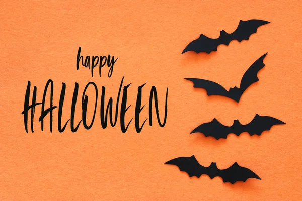 Concept Van Halloween Vakantie Zwarte Vleermuizen Oranje Achtergrond Bovenaanzicht Plat — Stockfoto