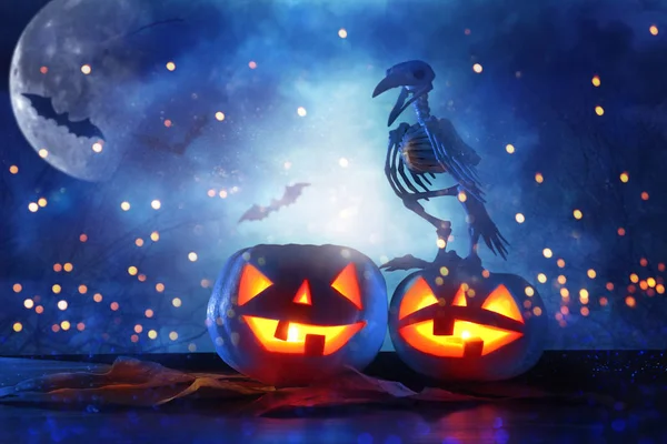 Koncept Svátek Halloween Dýně Přes Dřevěný Stůl Noci Děsivé Straší — Stock fotografie