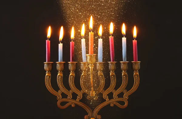 Yahudi tatil Hanukkah menorah (geleneksel Mumluk) ve mumlar arka plan görüntü