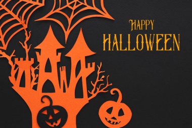 Cadılar Bayramı tatil kavramı. siyah arka plan üzerinde cadı ev perili. Üstten görünüm, düz yatıyordu