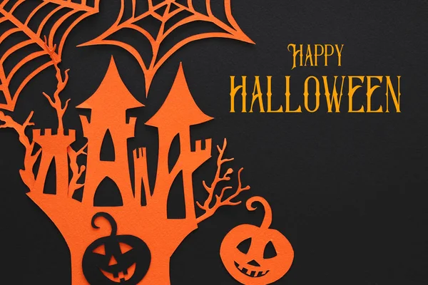 Cadılar Bayramı tatil kavramı. siyah arka plan üzerinde cadı ev perili. Üstten görünüm, düz yatıyordu